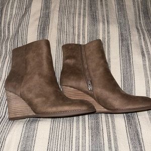 COPY - DV by Dolce Vita brown faux suede wedges size 7.5